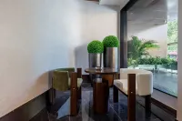 Yunduo Bao Hotel (Yugan Desheng Street Store)