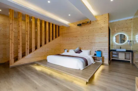 康定紫海莊園（新都橋店） 鄰近牧雲星空野奢營地的酒店