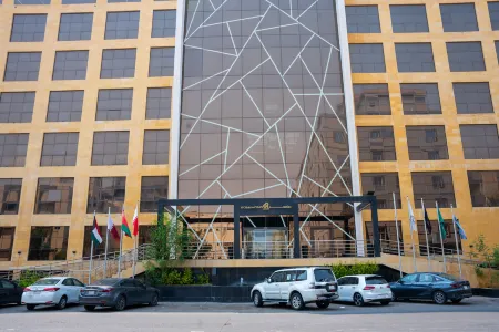 Rosemond Al Hamra Отели рядом с достопримечательностью «Abbar and Zainy Building»