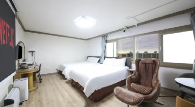 Jeju Top Island Hotel Hotels near Yongduam Rock