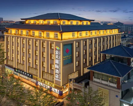 Dunhuang Yuntian International Hotel (Shazhou Night Market) Hotels in Dunhuang