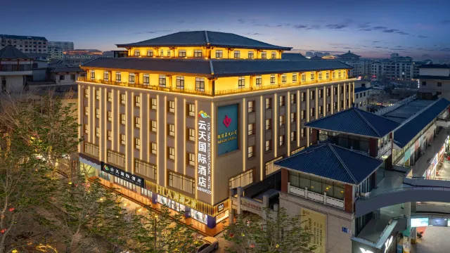 Dunhuang Yuntian International Hotel (Shazhou Night Market)