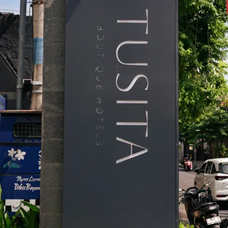 Tusita Boutique Hotel Отели рядом с достопримечательностью «Пляж Джерман»