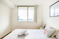 Central Mascot 2BR Apartment – Steps to Transit & Shops - parking