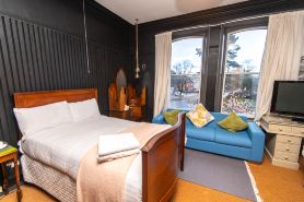 OYO Cornerstone Manor Hotel