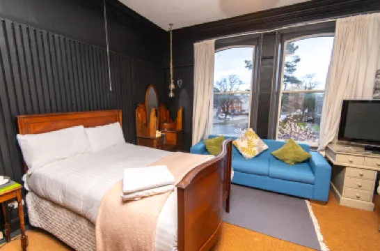 OYO Cornerstone Manor Hotel Hotels near AJ Bell Stadium