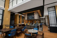 Four Points by Sheraton Rizhao Central Activities Zone - Quầy bar