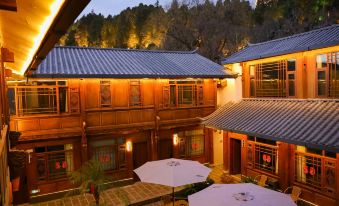 Lijiang Sanli Tian Vacation Cottages