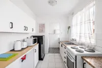 Cozy Private Rooms – Steps to Shops & Bus - Parking