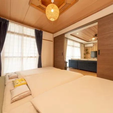 Newly refreshed stay near the airport, ski resorts, with a popular kids’ area and movie nights.