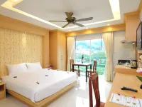 Decare Hotel Patong โรงแรมใกล้หาดไตรตรัง
