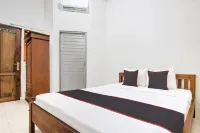 Hotel O Oteng Stay - parking