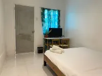 RedDoorz @ Westeria Hostel