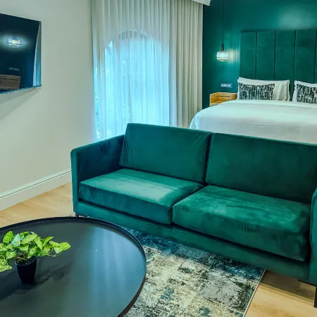 Old Bank Hotel - Lion Roars Hotels & Lodges Отели рядом с достопримечательностью «Grand Parade»