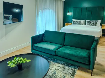 Old Bank Hotel - Lion Roars Hotels & Lodges โรงแรมใน