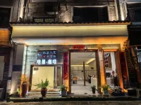 Zhenyuan Xujiu·Entering Movie View Inn