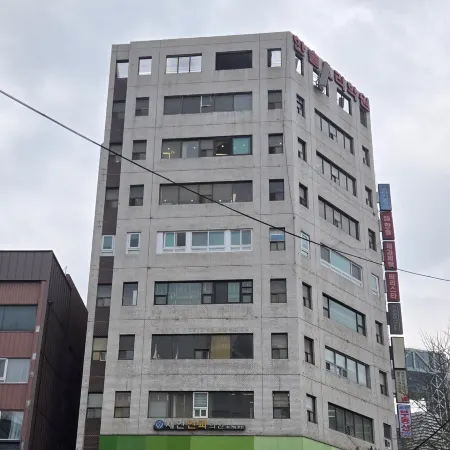 Four Gates Hostel Отели рядом с достопримечательностью «Торговый центр Tong-In Store»