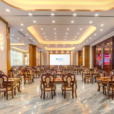 Huazhou Huaxun Wyndham Hotel