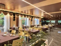 Shuifu Mancheng Forest Hotel - parking