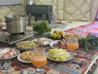 White Perch Grassland Homestay, Guozigou - فطور
