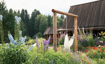 Huajian Creek Lodge ·  Hidden Luxury Riverside Scenic B&B (Hemu Scenic Area Hemu Bridge Branch)