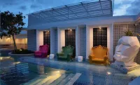 Stallionz Premium Suites - Pools