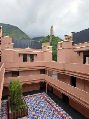 Phoenix Suji · Xueling Courtyard (China Ancient Qiang City) - balcone