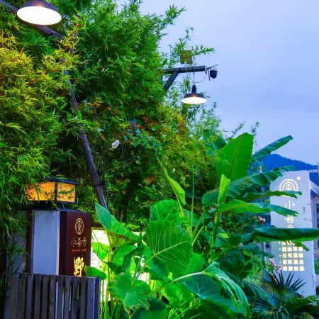 Hengdian Xiaoxishe Homestay (Hengdian Film and Television City Qinwang Palace Branch)