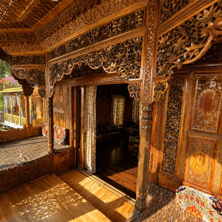 Baktoo Palace premium Houseboat