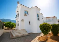 Well Villa By Holidaykeys - Villas