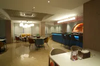Holiday Inn Express & Suites Vijayawada by IHG - bars