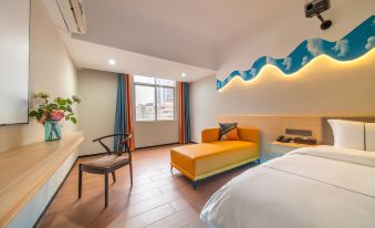 Kaman Hotel (Huazhou Bei'an Bus Station Zhouxuan Branch)