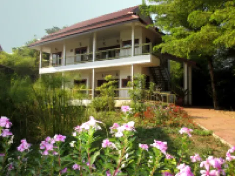 Jasmine Hills Lodge Hotels near Wat Pa Mueat