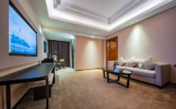 GreenTree Slow Trip Grand Hotel (Bayi Square First Affiliated Hospital) Отели в г. 