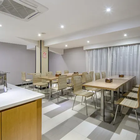 Yeste Hotel (BinYang Bus Terminal, Paolong Market Branch)