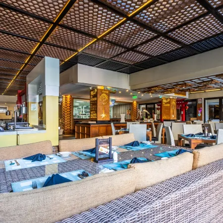 Vouk Hotel and Suites Отели рядом с достопримечательностью «Пляж Гегер»