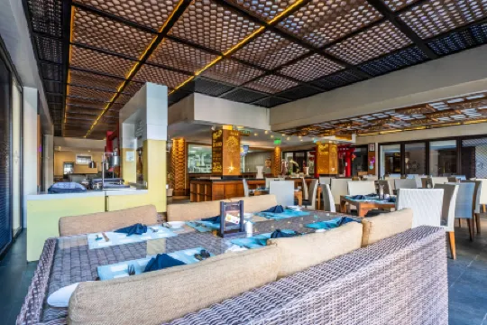 Vouk Hotel and Suites Отели рядом с достопримечательностью «Пляж Саванган»