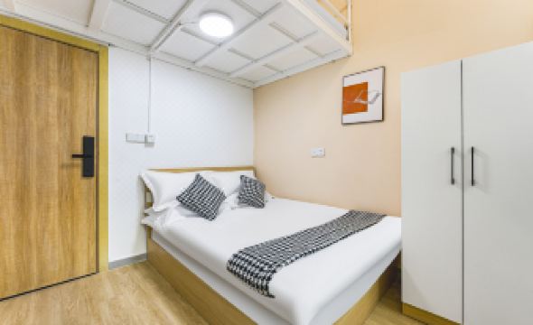 In this room, there is a bed with a white and brown color scheme at Yue City Youth Apartment