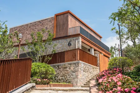 Haixia Youth Camp Resort & Hotel Отели рядом с достопримечательностью «Wanghai Tower»