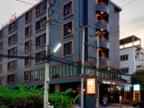 The Bedrooms Maeklong Hotel and Services Apartment Hotels in Mueang Samut Songkhram
