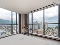 Dali station Erhai Park Atour Hotel Hotels near Caicun