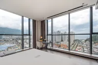 Dali High-speed railway station Erhai Park Atour Hotel