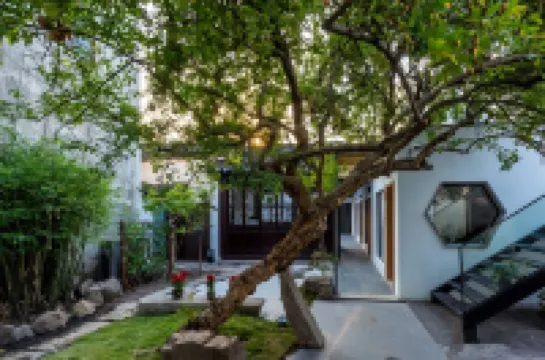 Suzhou larny Holiday Homestay (Guanqian Street Yuxiang Branch)