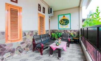 Spot on 2490 Griya Kencana Homestay