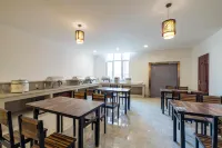 智雅悅享飯店（吐魯番托克遜客運站店） - 停車場