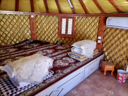 Ejina Qiyi Family Homestay