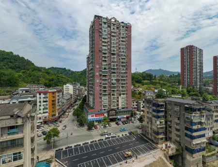 Xinshidai Holiday Hotel