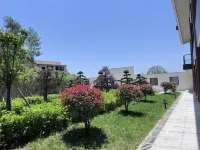 Yinjiang Yingmei Lake Hillside Hotel (Dashengdun Scenic Area Branch)