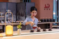 HUALUXE Hotels and Resorts SANYA YALONG BAY RESORT - bars