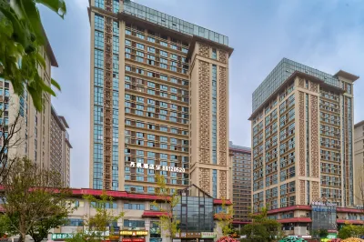 Danfeng Hotel (Huaxi University Town Qunsheng Dazhihui Branch) Отели рядом с достопримечательностью «ГУИЧжоу Политехнический институт (Класс Гуйань)»